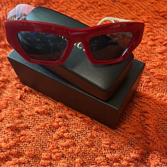 NIB Versace VE4432U sunglasses  with Red Frame and Gold Temples - Picture 9 of 9